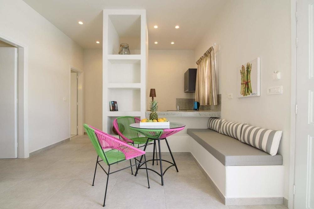 De_Naxia Suites Perissa  Esterno foto